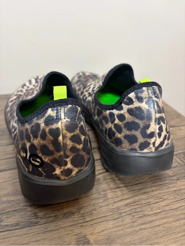 Oofos OOmg eeZee Women’s Size 9 EU 40 Shoes Cheetah Black Sole Recovery Sneaker - Image 5