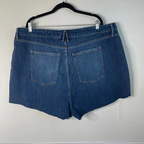 Good American cut off denim shorts blue 464 size 24‎ plus size - Image 2
