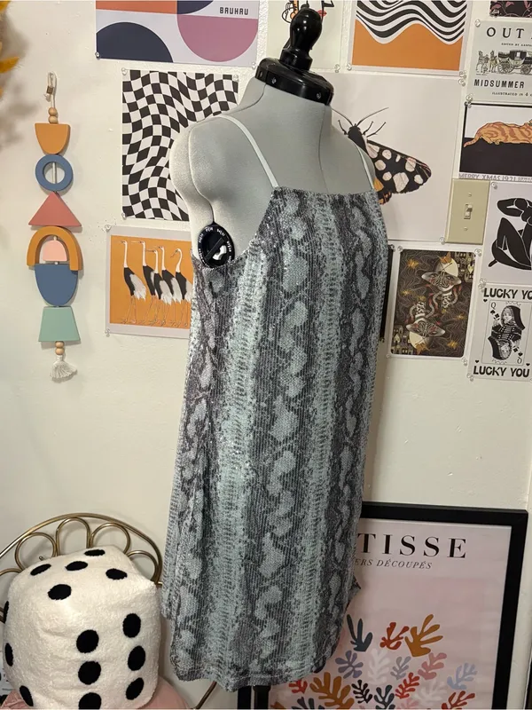 T.D.C. Contemporary Mint Green Sequin Snake Skin Mini Dress NWT - Image 3