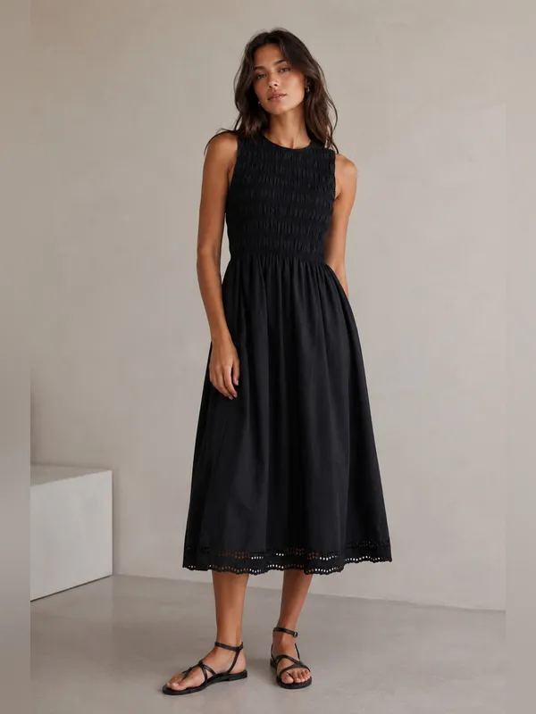Madewell The Embroidered Melody Smocked Midi Dress Black - Image 2