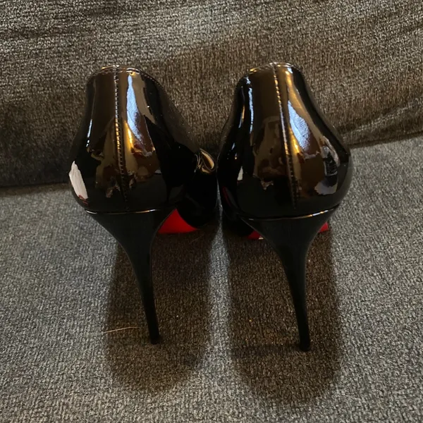 Christian Louboutin Very Privé Peep-Toe Patent Leather Pumps size 37 - Image 4