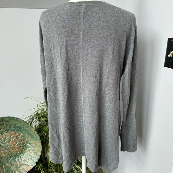 Lucy Gray Oversized Long Sleeved Pullover‎ Tee size Medium Activewear Athleisure - Image 3