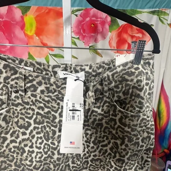 J51. Vigoss leopard print highrise jeans Size 29 - Image 2