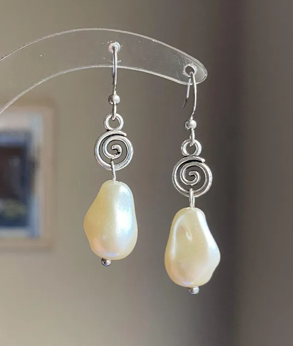 Handmade cute funky fairy style baroque pearl & spiral dangle earrings🩵 - Image 2