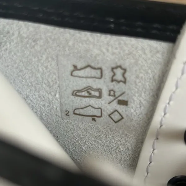 Like New Dr. Martens 1460 Smooth Leather Lace-Up Boots White Size 7 Retail $170 - Image 3