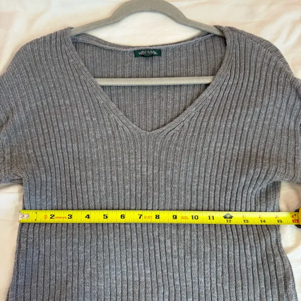 Wild Fable Gray Ribbed V-Neck Sweater Size Small - Image 5