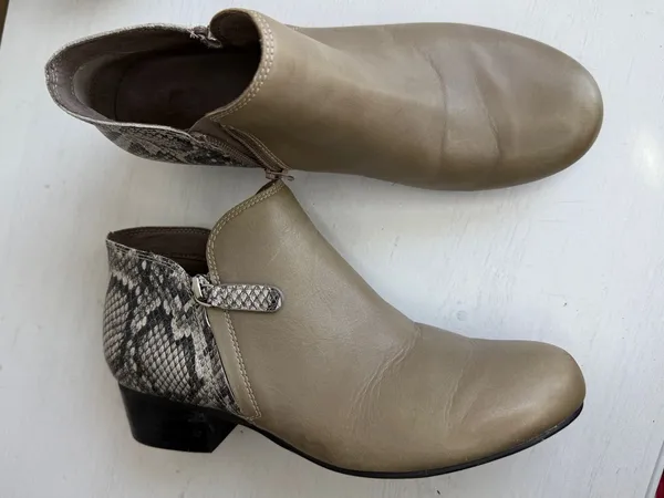 ABEO Lanora Metatarsal Low Heel Bootie Sz 8 - Image 2
