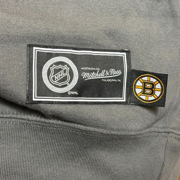 Mitchell & Ness Boston Bruins NHL Charcoal Lightweight Crew 4.0 Sweatshirt Large - Image 2