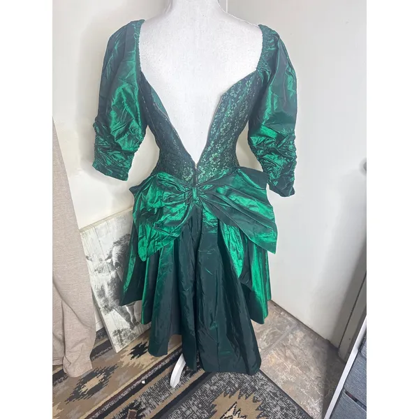 VTG 80s Emerald Green Taffeta & Black Lace Prom Dress Puff Sleeve Whimsigoth - Image 3