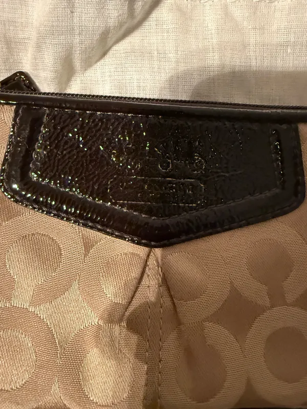 Coach beige C logo wristlet with brown patent leather details - Image 2