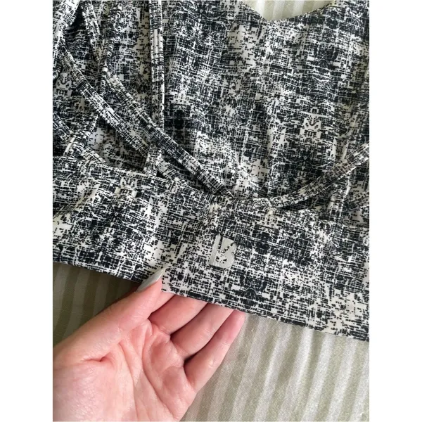 Buffbunny Strappy Back Sports Bra Size Large Black White Print - Image 5