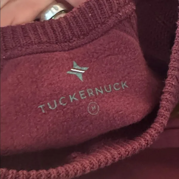 Tuckernuck Cable Knit Reid Sweatshirt in burgundy Medium - Image 7