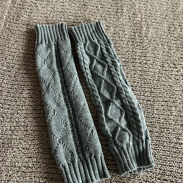 Stylish Gray Cable Knit Leg Warmers - Image 2