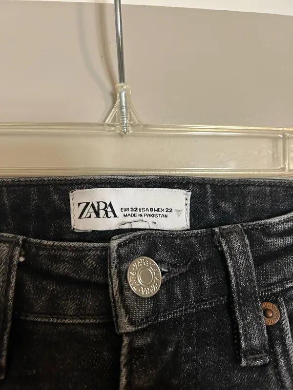 Zara Mid- Rise Black Kick Crop Jeans - Image 2