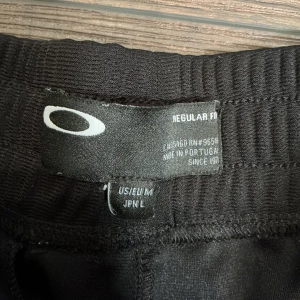 Oakley Active Workout Shorts Black Blue Logo Regular Fit Medium Gym Running - Image 2