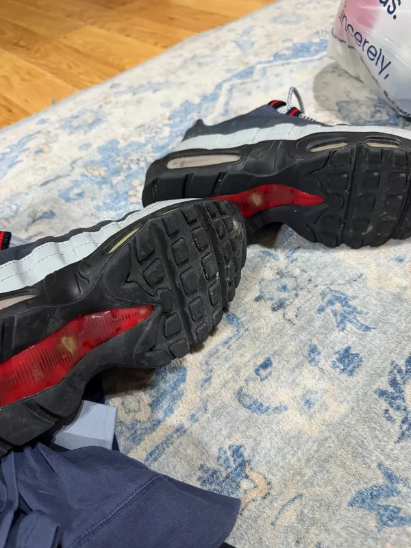 Men’s size 9 nike air max  - Image 3