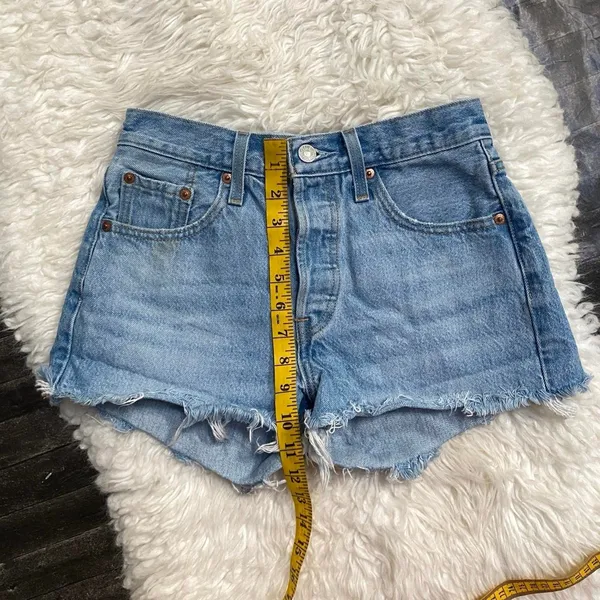 LEVI'S 501 MEDIUM WASH BLUE DENIM SHORTS BUTTON FLY HIGH RISE CASUAL BASIC Y2K - Image 8