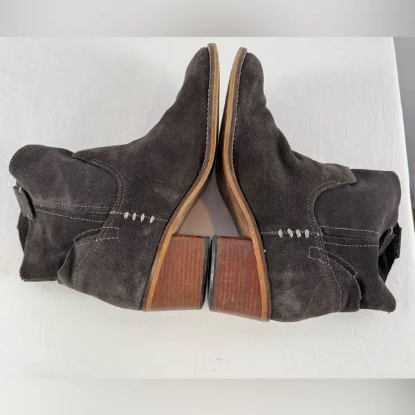 Dolce Vita Pull On Suede Boots in Chocolate‎ Brown size 10 - Image 6