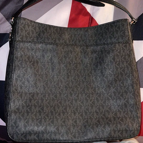 Michael Kors Mk Jet Set Messenger Bag - Image 3