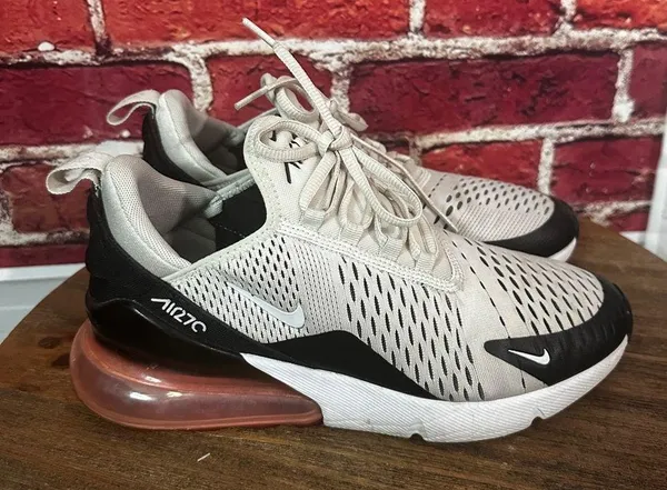 Nike Women’s Airmax 270 size 7 - Image 6