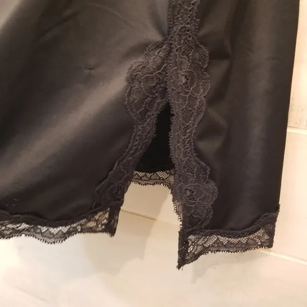 {6/M} Vintage Cosmopolitan Black Lace Trim Lingerie - Image 11