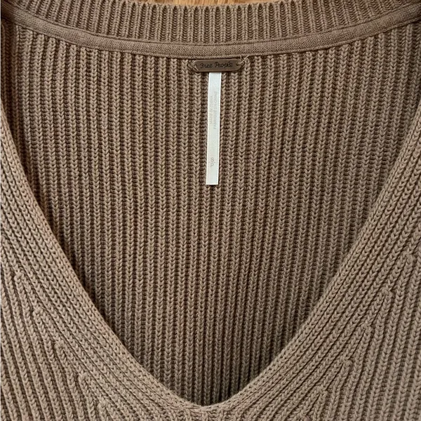 Free People Allure‎ Pull Over Deep V-Neck Ribbed Sweater Taupe Brown Size Small - Image 9