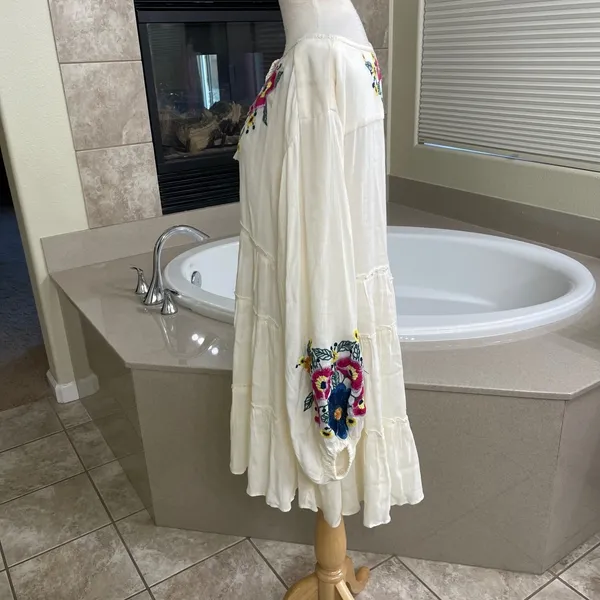 Free People spell on Ivory Floral Embroidered Boho Mini Dress Tassel Tie XS - Image 2