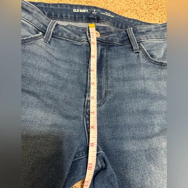 Old Navy Women's Straight Leg Jeans in Dark Blue - Image 4