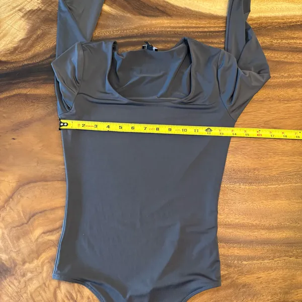 Express Body Contour Scoop Neck Long Sleeve Thong Bodysuit, Gray. Size XS - Image 13