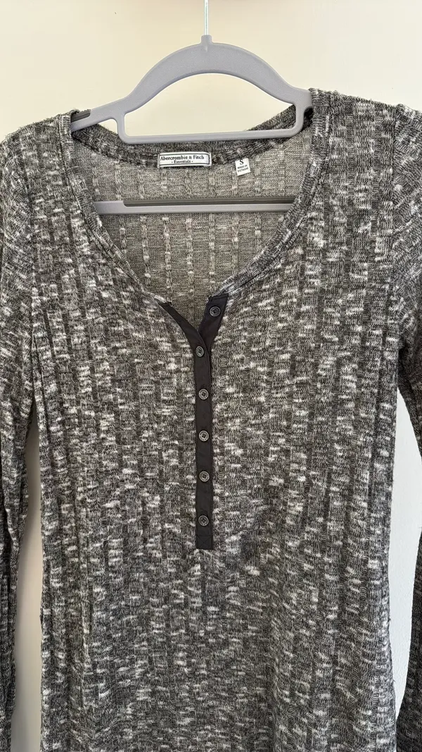 Abercrombie Grey Long Sleeve Top - Image 2