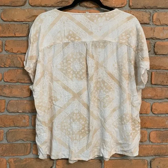 Maurices Button Down Top Womens Size XXL Beige White Bandana Print Short Sleeve‎ - Image 3