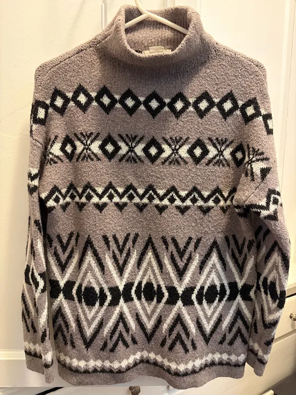 Cozy Geometric Turtleneck Sweater & Pom Beanie - Grey/Black XS - Image 7