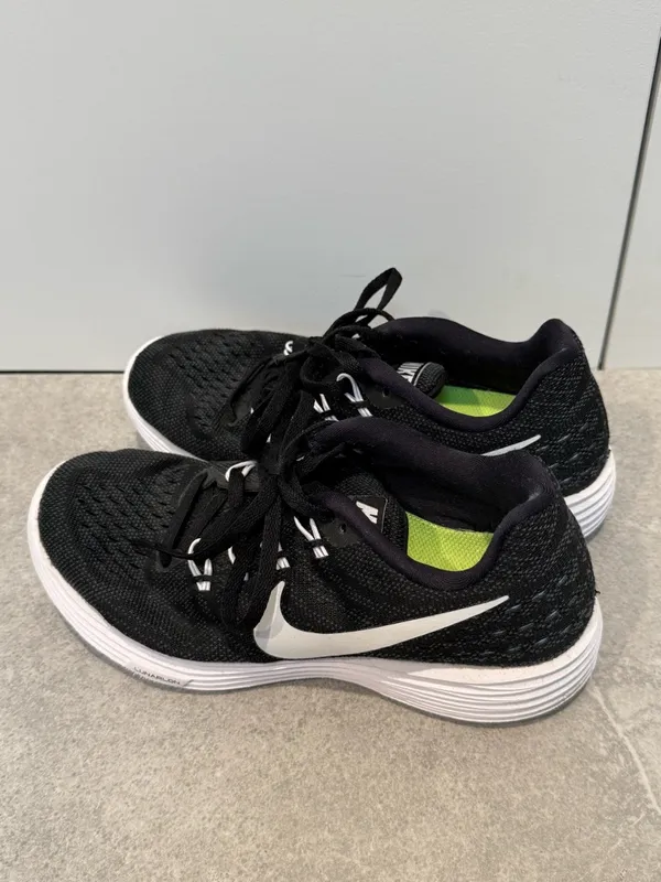Nike Black Sneakers Women’s 5.5 - Image 3