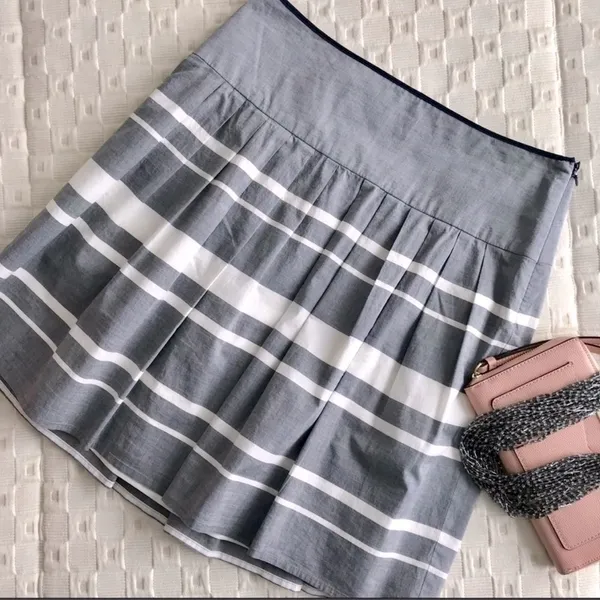 NEW 𝅺Ann Taylor A-Line skirt gray size 4 - Image 4
