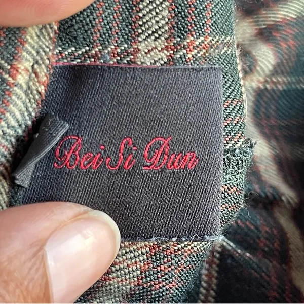 BEI SI DUN | Plaid Pull - Image 4