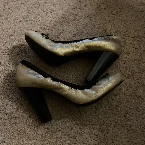 Dkny gold pavlova metallic heels 8‎ - Image 6