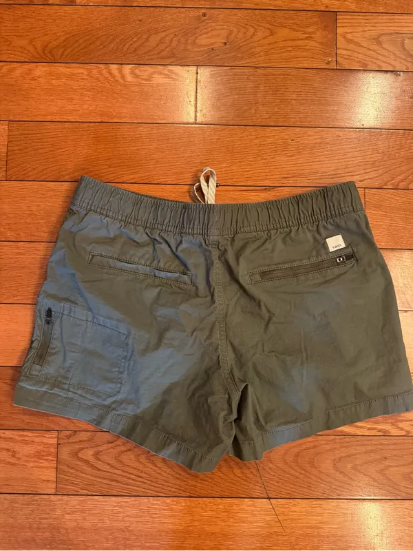 Vuori Women’s Olive Ripstop Drawstring Shorts LIKE NEW 30 Waist (Size M) - Image 6