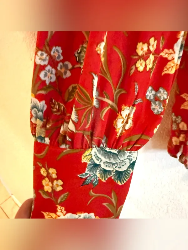 Loft Womens Shirt Blouse Red Floral Button Up Long Sleeve Size Medium - Image 7