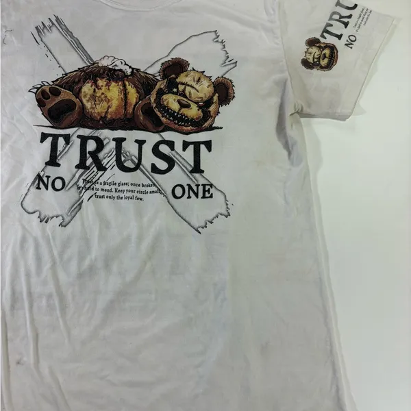 Fresh Laundry White Graphic Tee Size L - Image 3