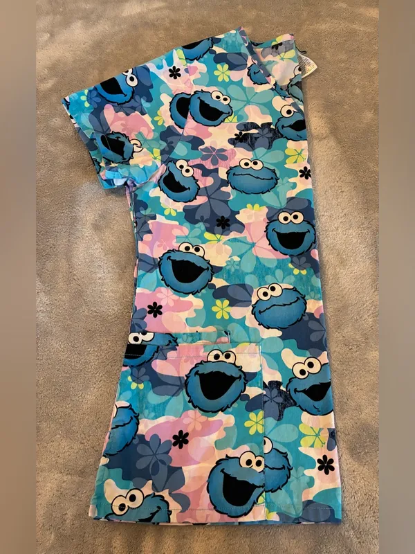 Sesame Street Women’s Cookie Monster Print Scrub Top - Blue Multi Size Small - Image 6