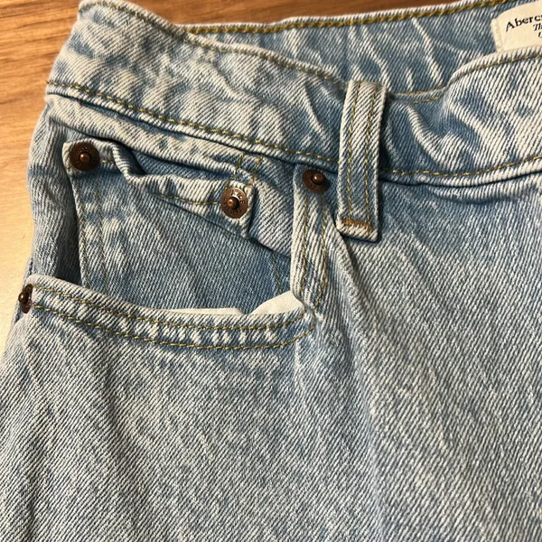 Abercrombie & Fitch The 90’s Straight Ultra High Rise Jeans Size 28 Light Wash - Image 5