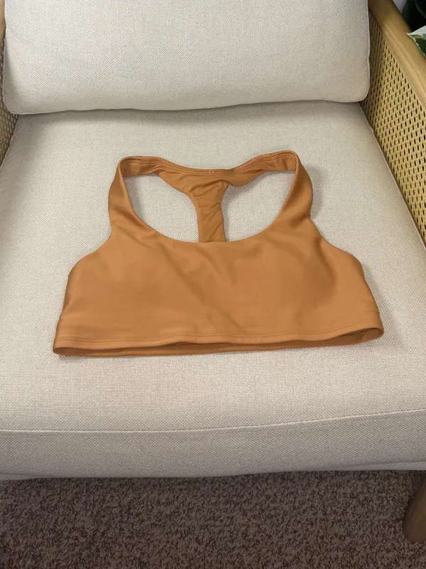 Alo Yoga Airlift Advantage Sports Bra Size medium - Image 3