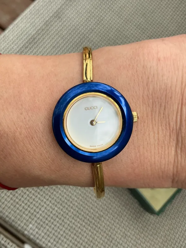 Beautiful GUCCI bangle watch w/ set of colorful bezels ❤️💛🤍💚💙🖤 - Image 7