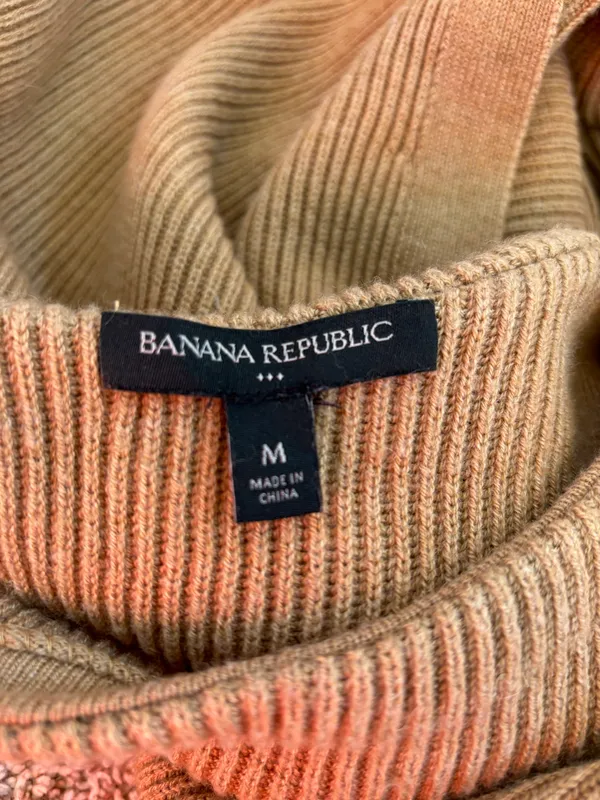 Banana Republic Sweater - Image 4