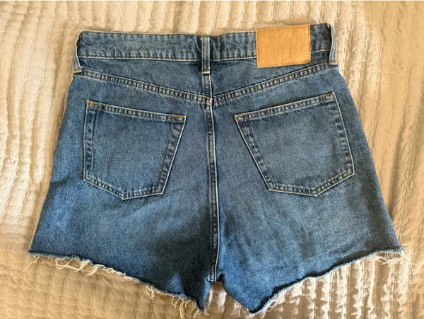 H&M High waisted shorts - Image 2