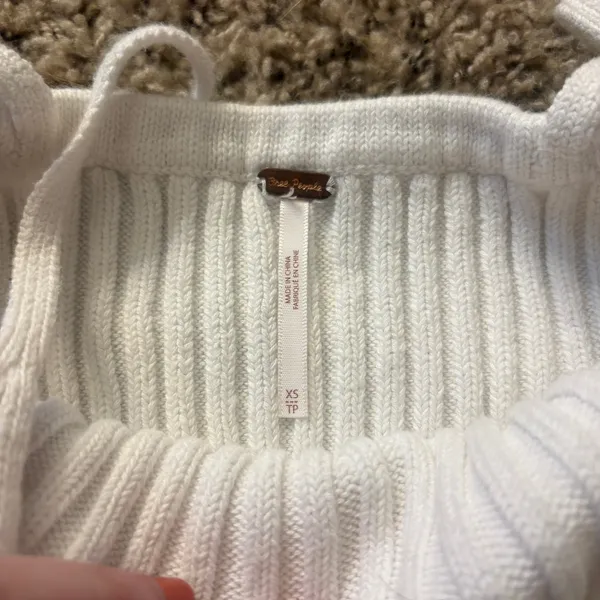 Free People Ribbed Sweater Bralette / V-Neck Crop Tank. Size Women’s XS - Image 4