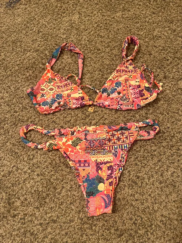 &merci Vibrant floral bikini set perfect for summer. Features a mix of red, pink, and blue hues for a standout look at the beach or pool. - Image 5