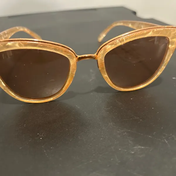 Stylish Gold Cat - Image 7