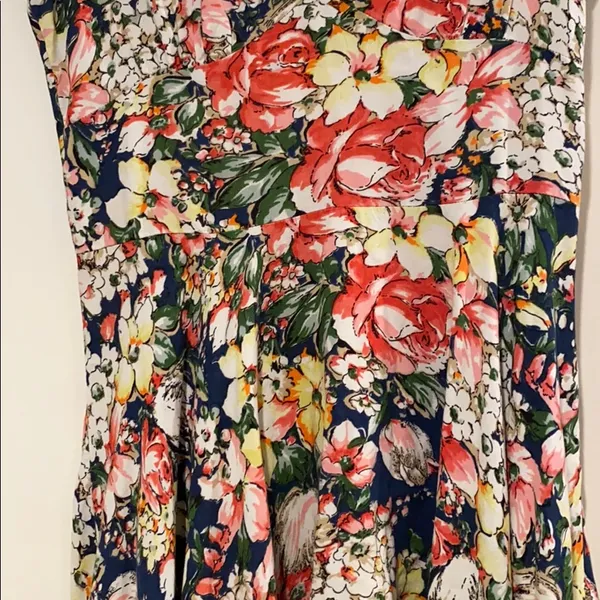 AF floral dress with back cutout, size small - Image 2