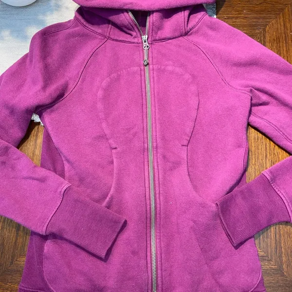 Woman’s size 4 lululemon full zip scuba - Image 3